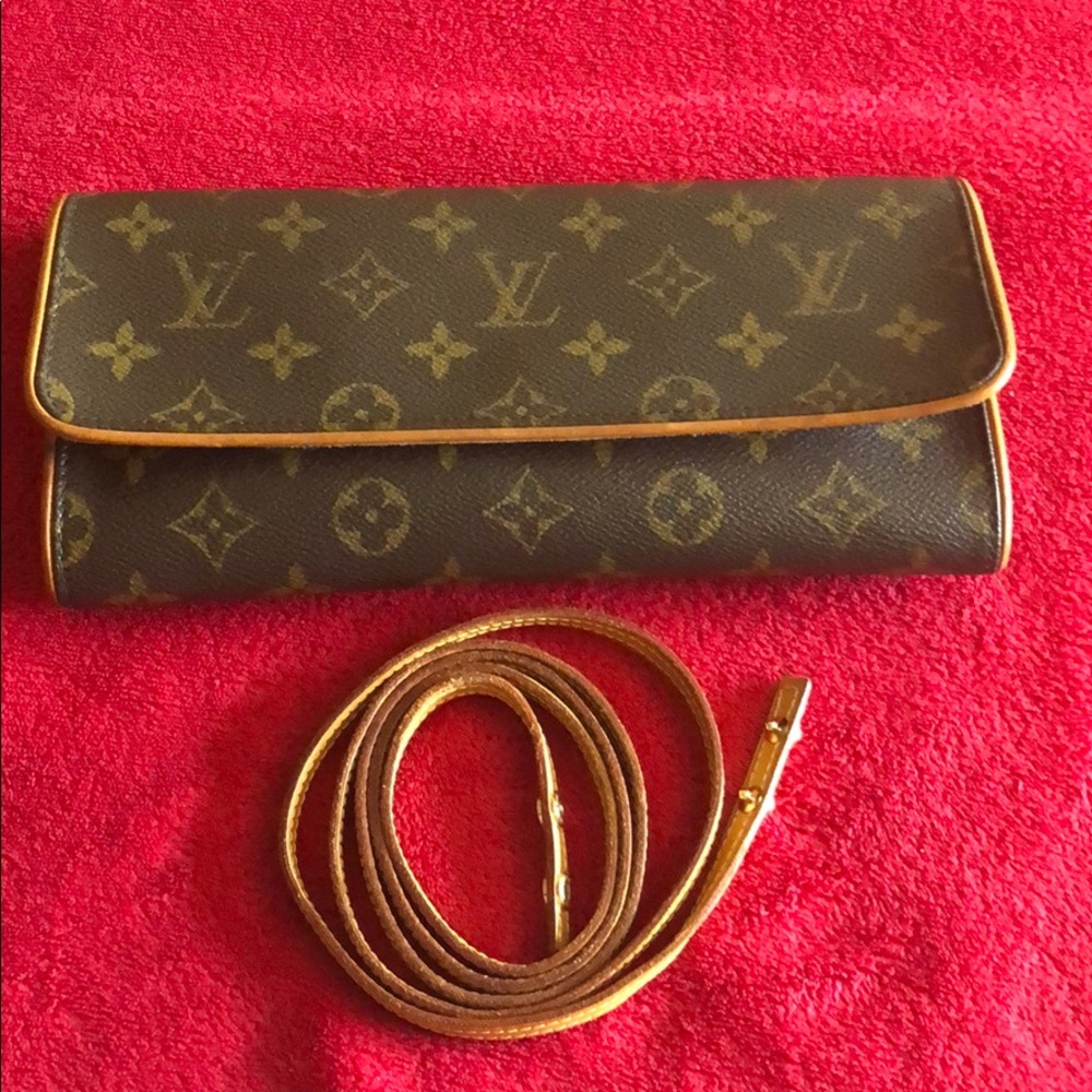 ❤️SOLD❤️ Louis Vuitton Twin Pochette Gm
